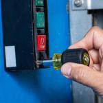 Klein Tools 32561 Multi-Bit Screwdriver/Nut Driver, 6-in-1 Stubby Screwdriver with 2 Phillips, 2 Slotted, 2 Nut Drivers