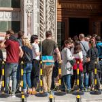 12 Pack Traffic Delineator Post Cones Include Fillable Base Expandable Traffic Safety Barrier 5 Feet Plastic Chain, Industrial Safety Cones Construction Cones for Parking Lot (Yellow and Black)