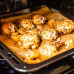 SMARTAKE 200 Pcs Parchment Paper Baking Sheets, 12x16 Inches Non-Stick Precut Baking Parchment, for Baking Grilling Steaming Bre Cup Cake Cookie and More (Unbleached)